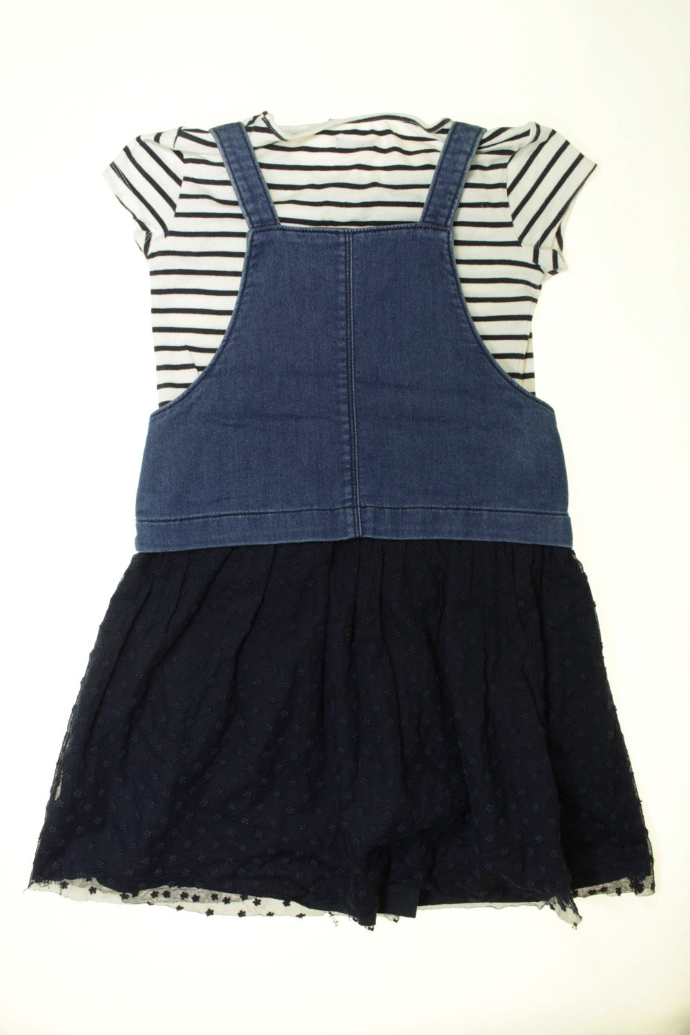 Ensemble robe en jean et tee-shirt