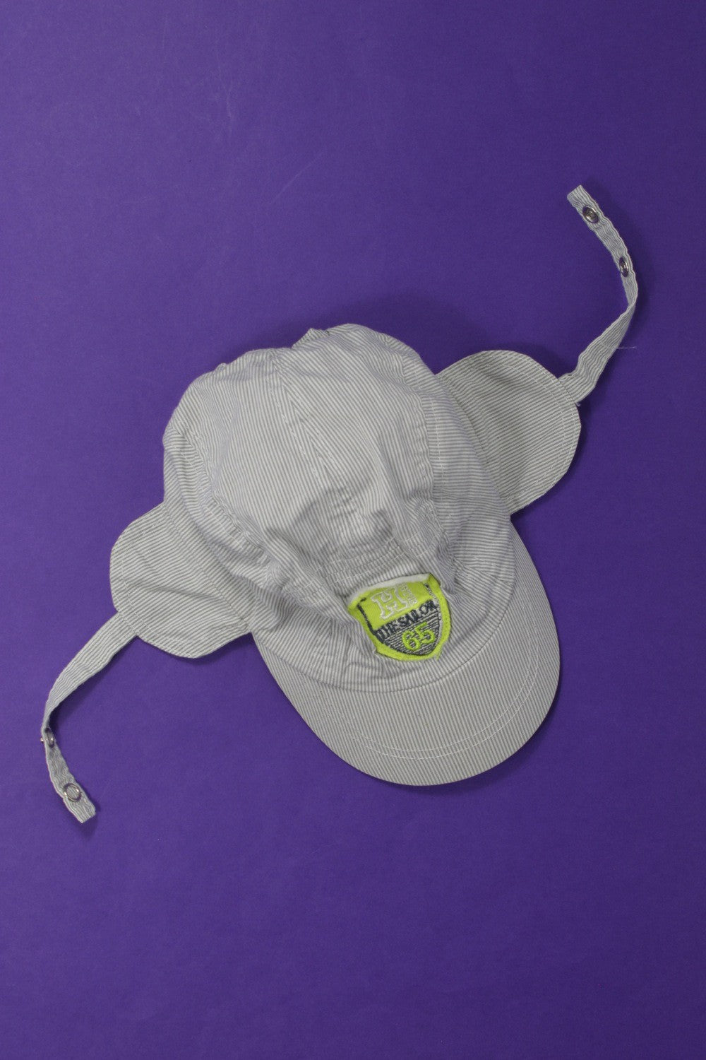 Casquette à fines rayures