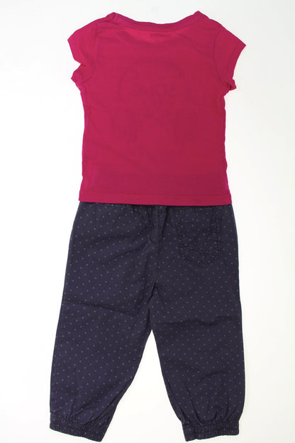 Ensemble pantalon et tee-shirt