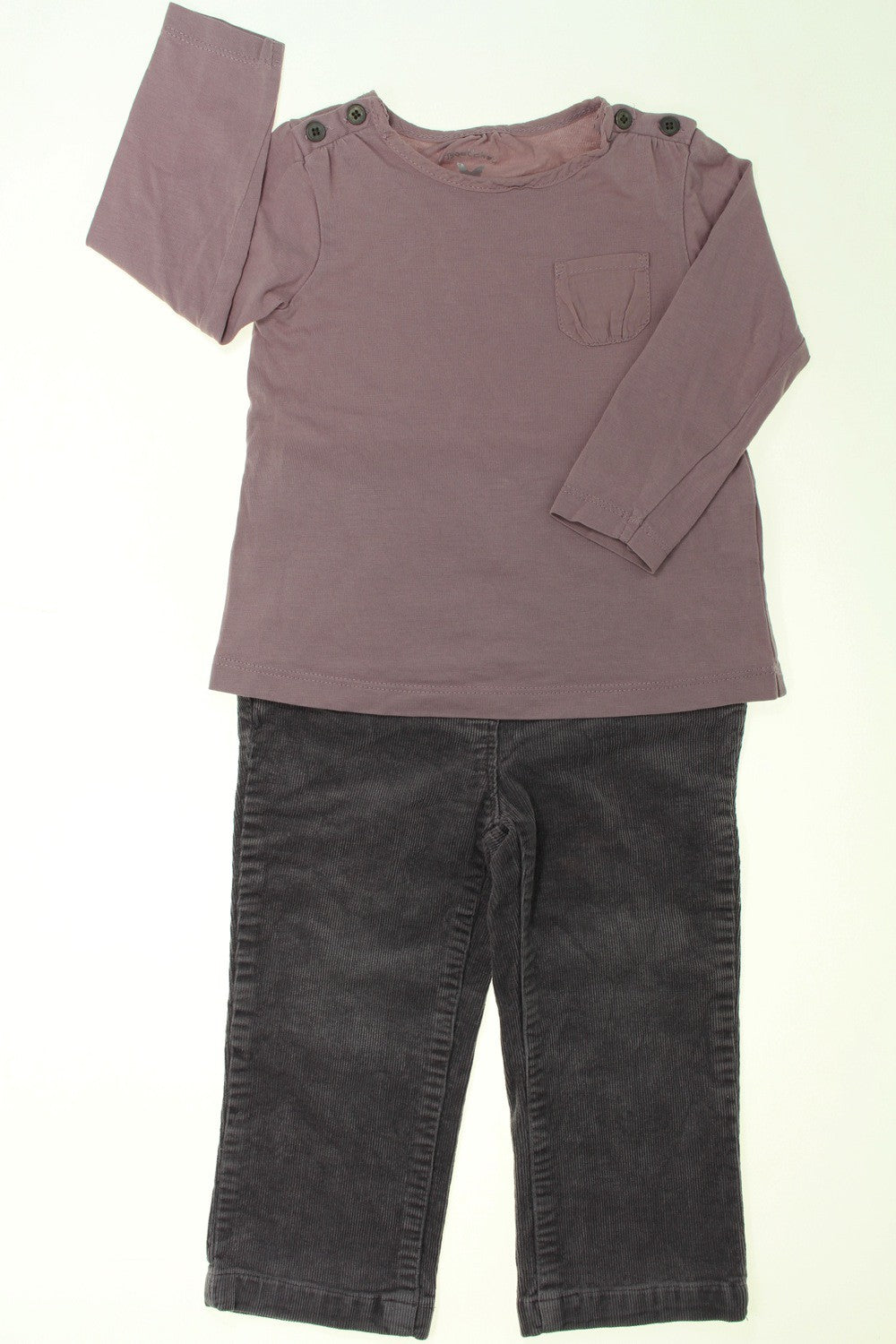 Ensemble pantalon en velours et tee-shirt