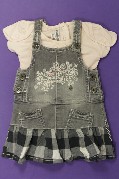 Ensemble robe en jean et tee-shirt