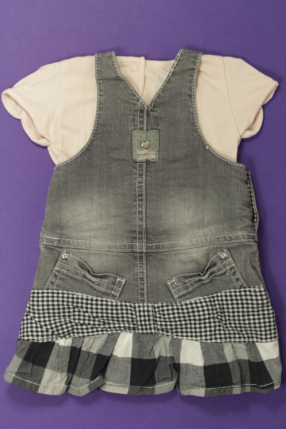 Ensemble robe en jean et tee-shirt