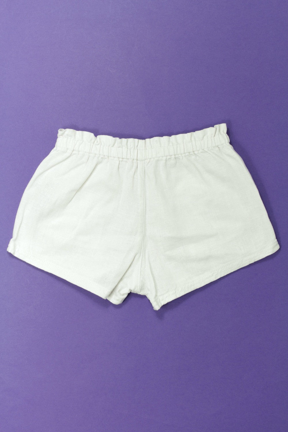 Short en lin brodé