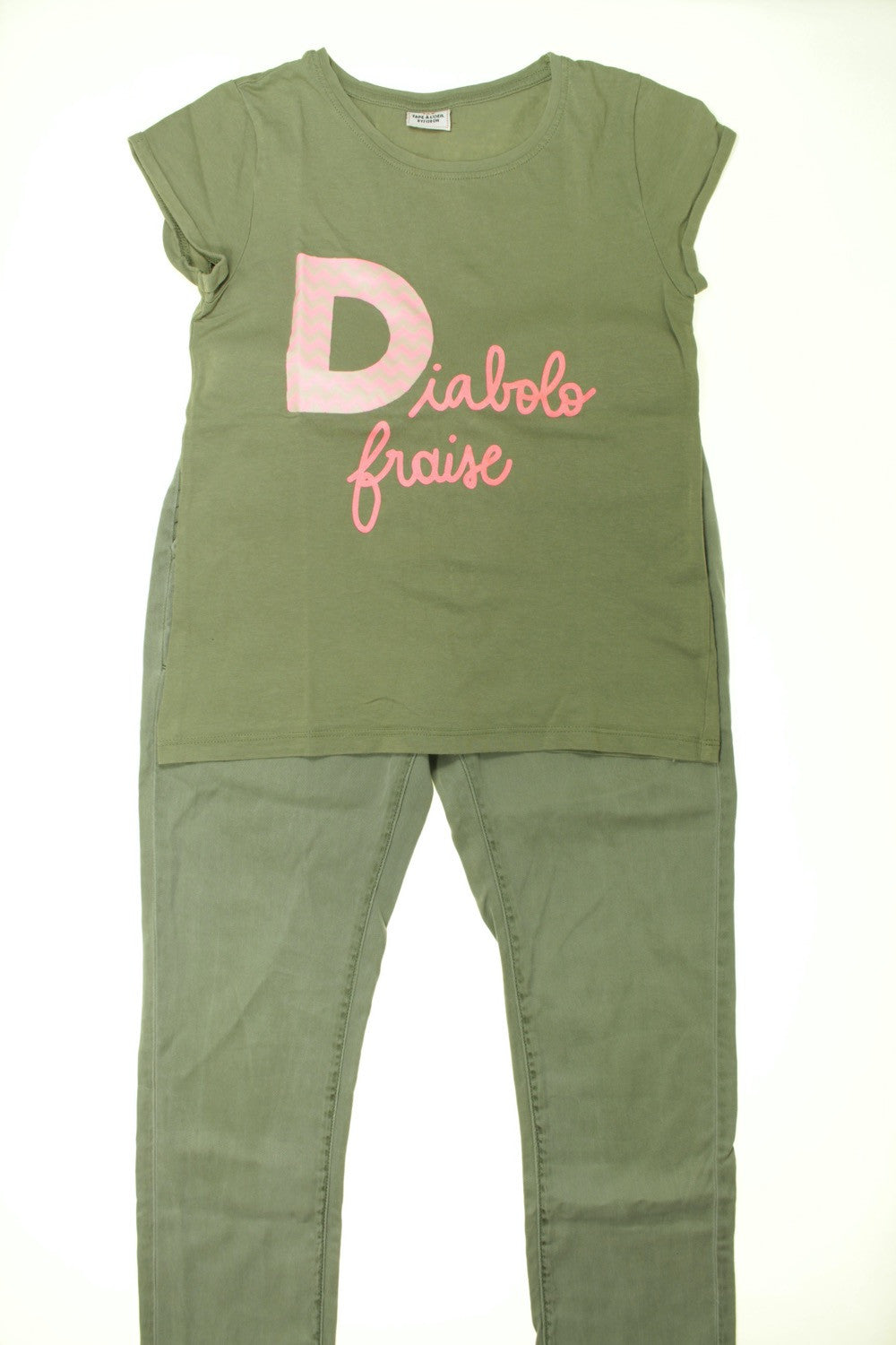 Ensemble pantalon et tee-shirt