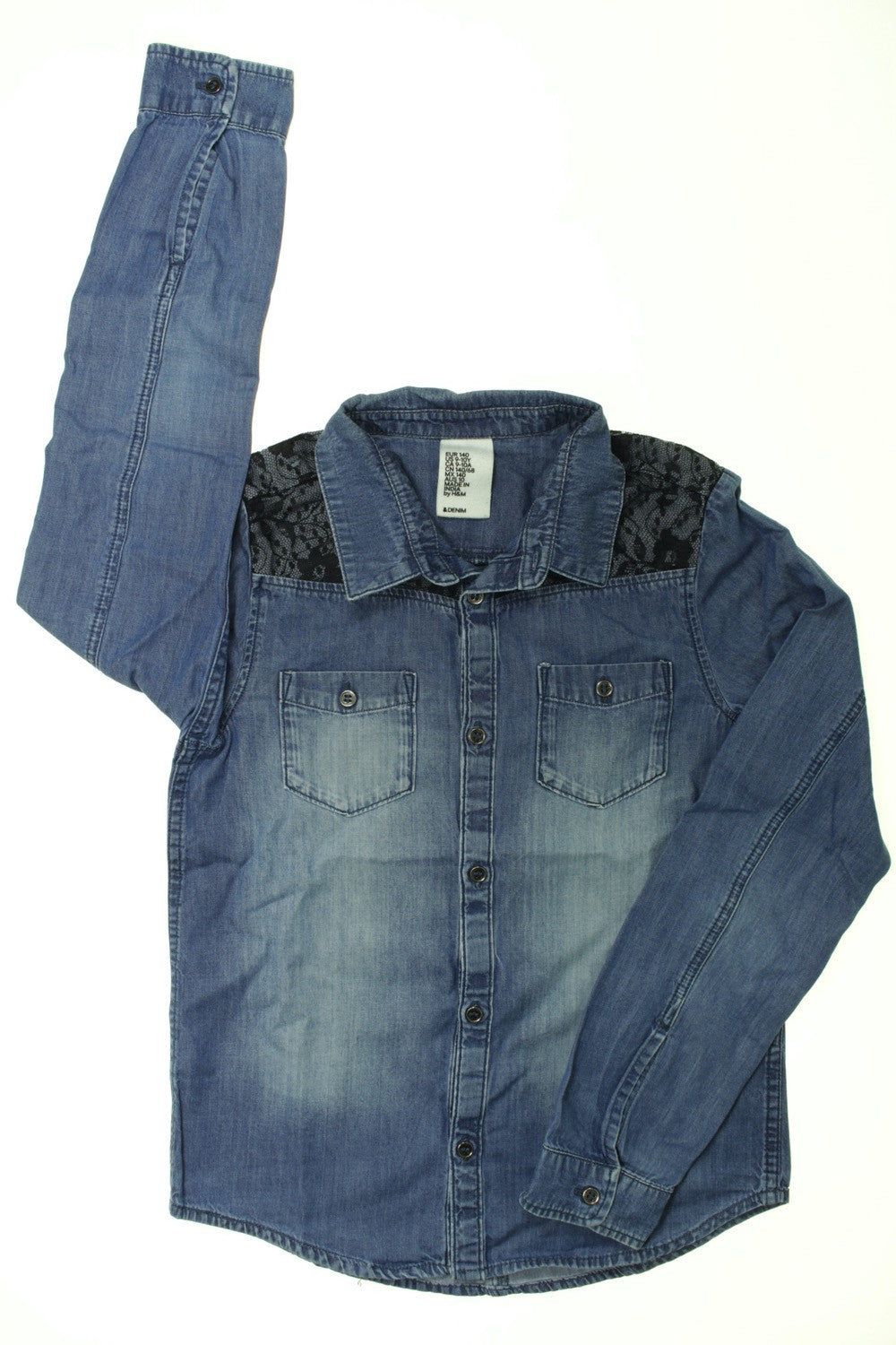 Chemise en jean et dentelle