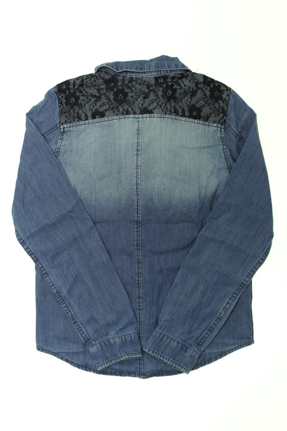 Chemise en jean et dentelle