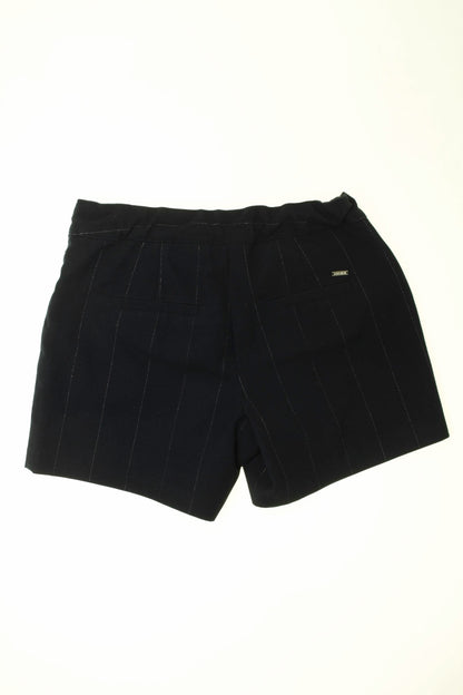 Short à fines rayures